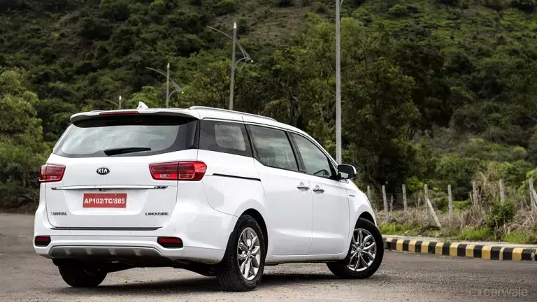 carnival-exterior-right-rear-three-quarter