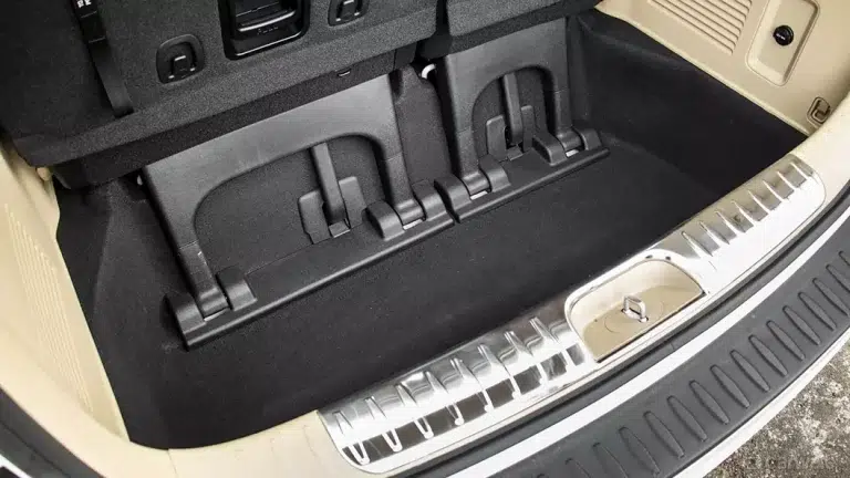 carnival-interior-bootspace